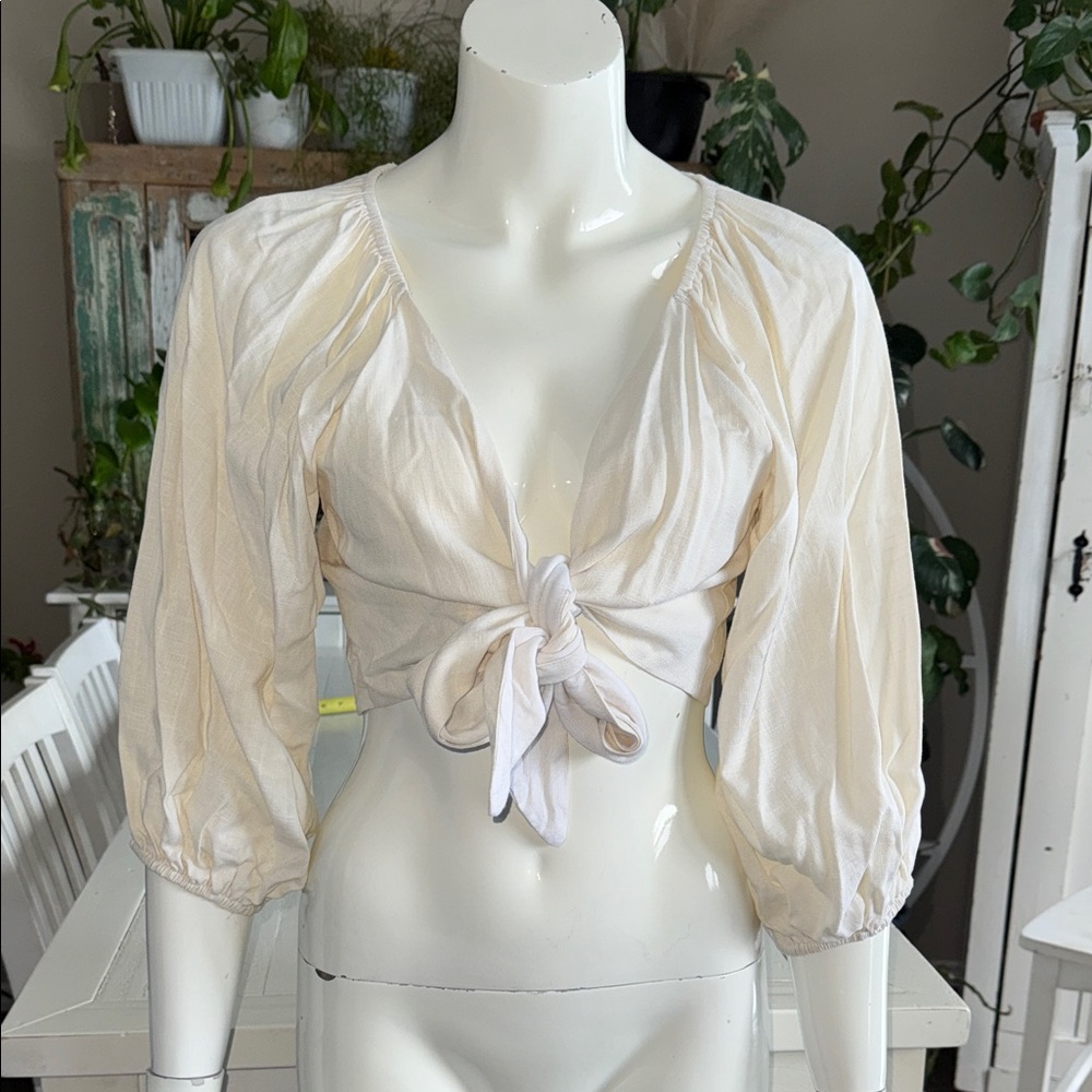Lost in Lunar Miray crop tie Cream Tie-Front balloon
Sleeve Blouse Lg NWT